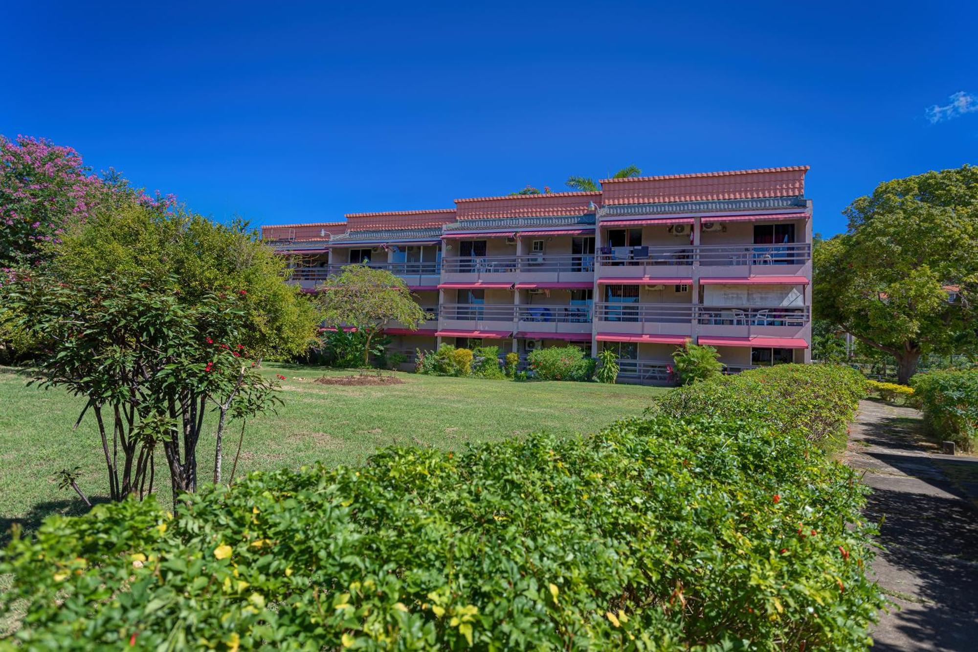 Montego Bay Club Apartments Exterior photo